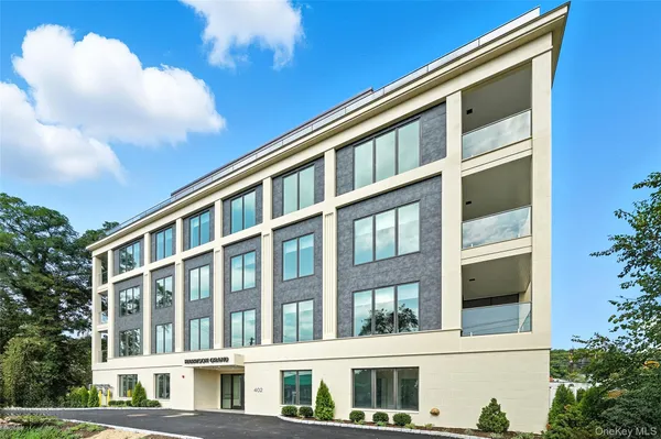 $2,900 | 402 Halstead Avenue, Unit 103, Harrison, NY 10528