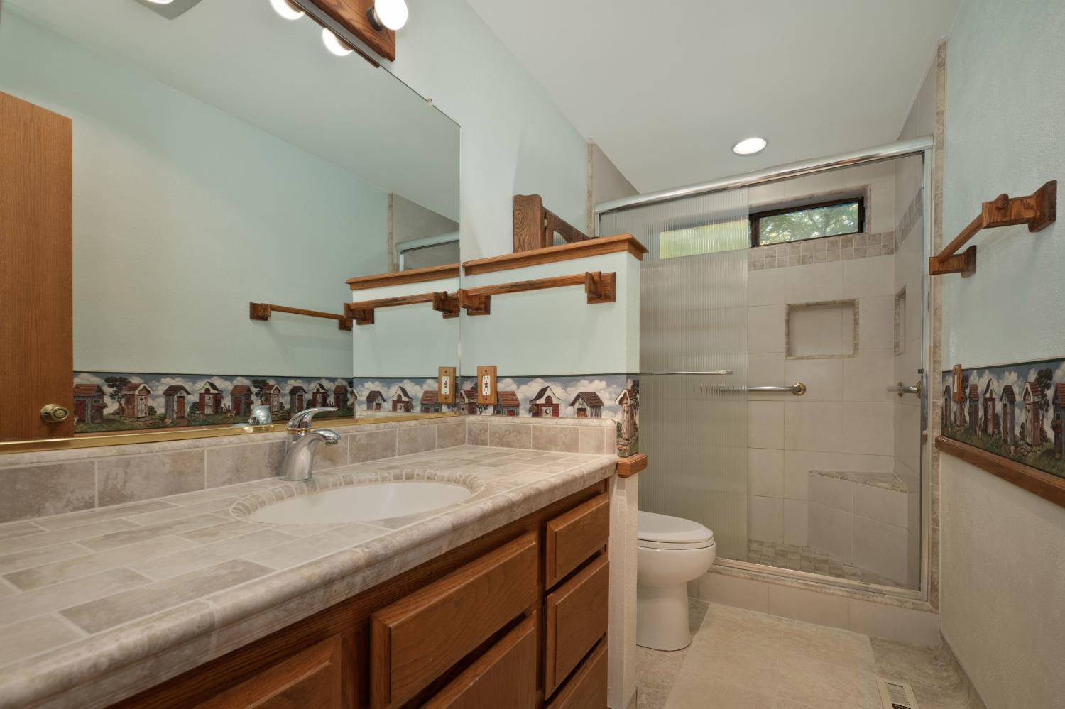 19595 Bow Valley Road Grass Valley, CA 95945 - Photo 26 of 84 Hall Bathroom