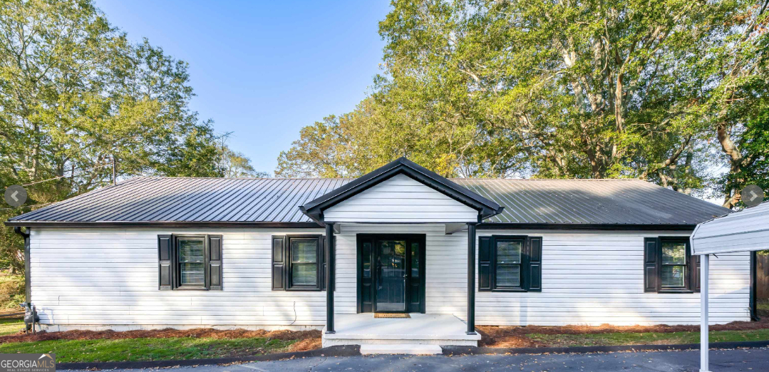 554 Spring Street Commerce, GA 30529 - Photo 3 of 58 a front view of a house with yard