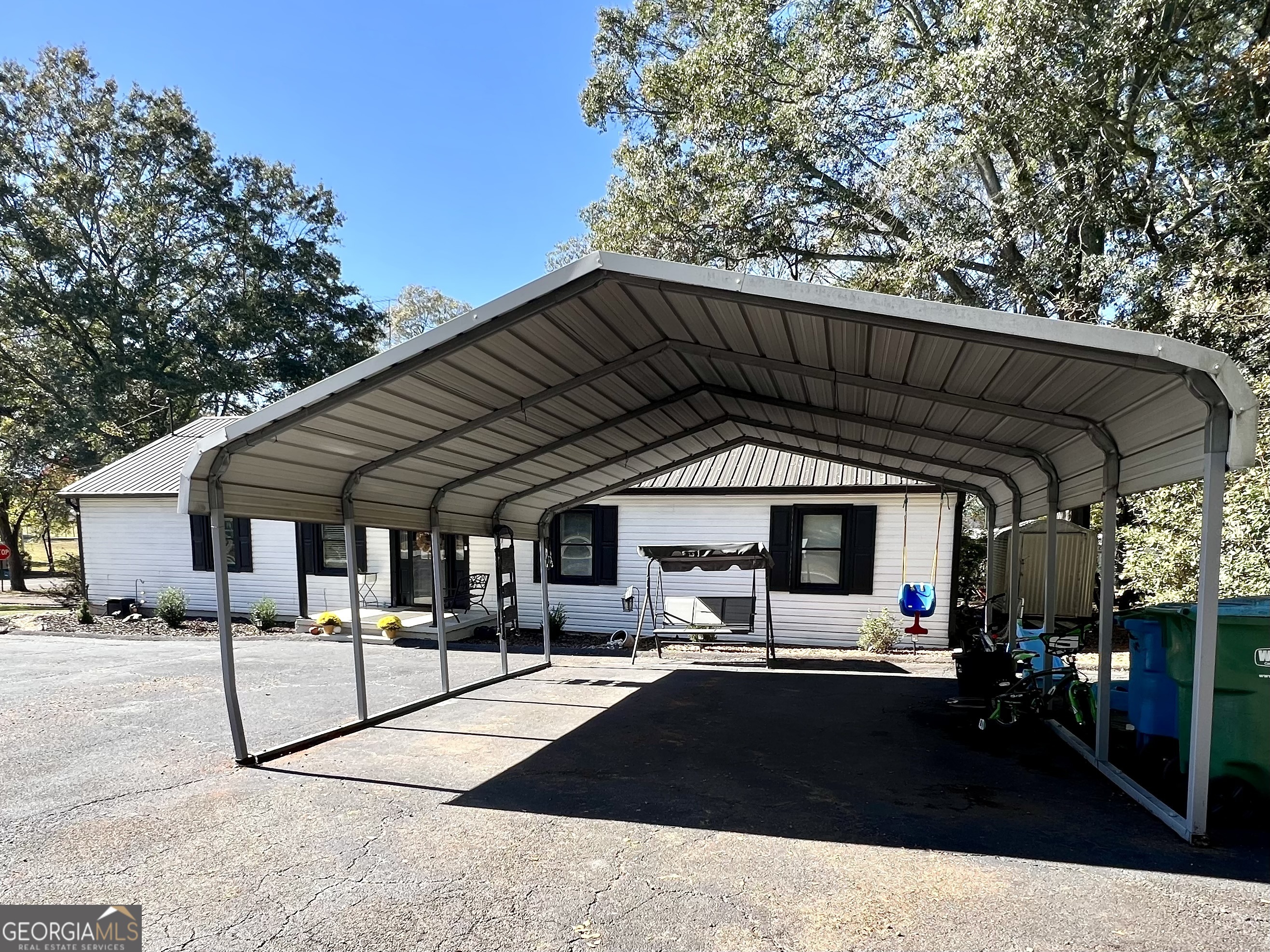 554 Spring Street Commerce, GA 30529 - Photo 53 of 58 a view of sitting area with furniture and tables