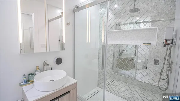 $5,500 | 268 Old River Road, Unit 2A, Edgewater, NJ 07020