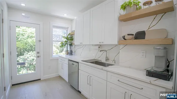 $5,500 | 268 Old River Road, Unit 2A, Edgewater, NJ 07020