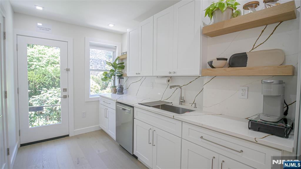 268 Old River Road, Unit 2A Edgewater, NJ 07020 - Photo 4 of 17