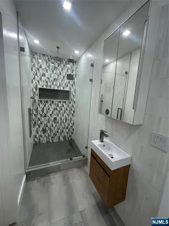 $5,500 | 268 Old River Road, Unit 2A, Edgewater, NJ 07020