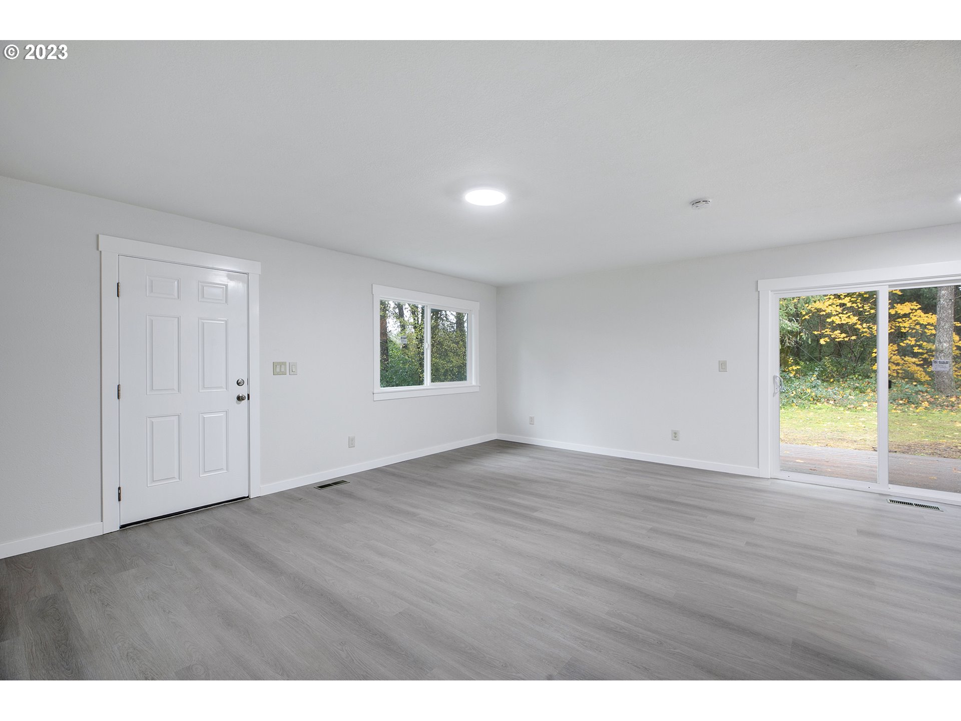25331 South Larkin Road Beavercreek, OR 97004 - Photo 19 of 44 a view of an empty room with a window