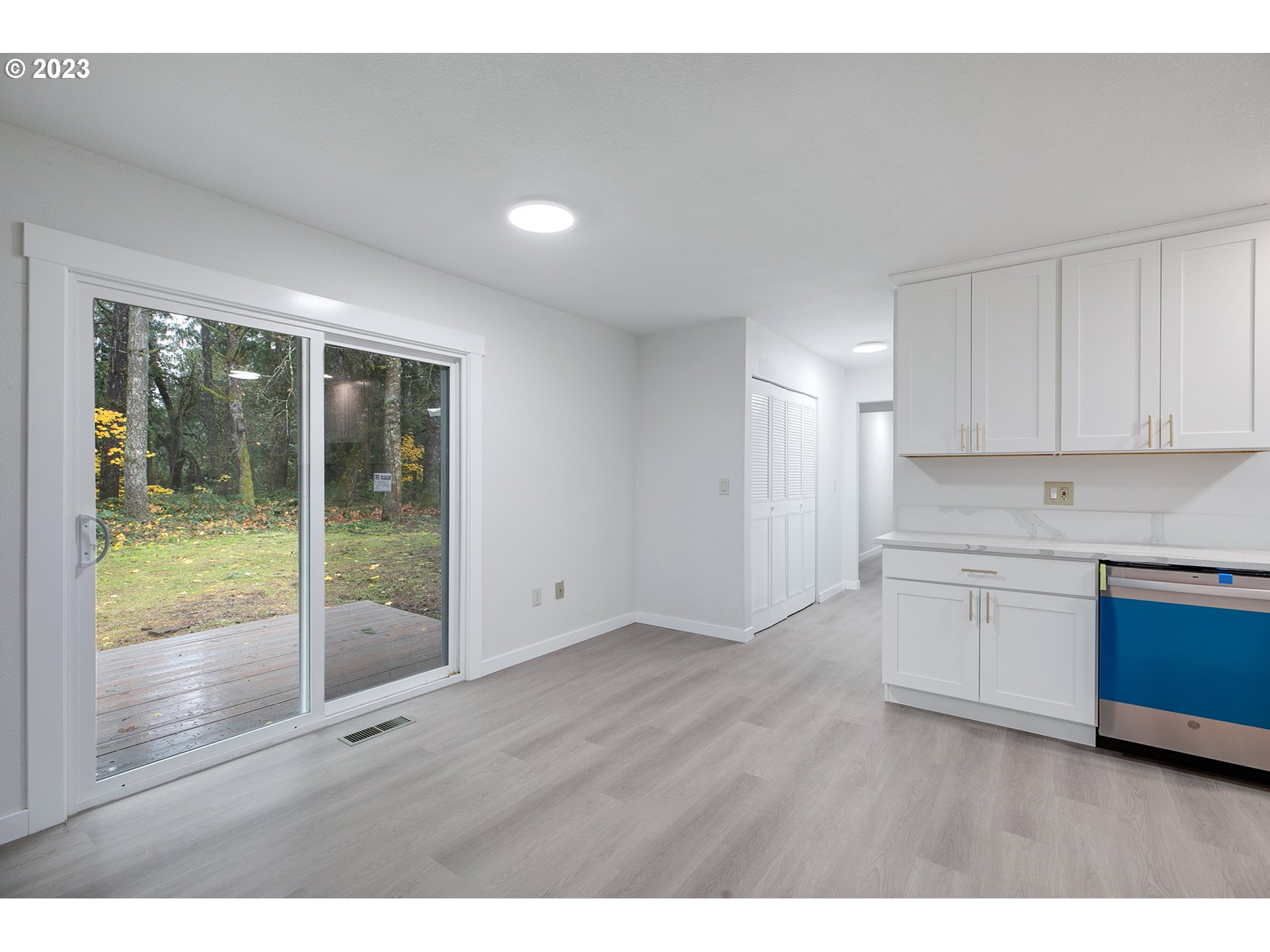 25331 South Larkin Road Beavercreek, OR 97004 - Photo 22 of 44 a open kitchen with granite countertop cabinets and wooden floor