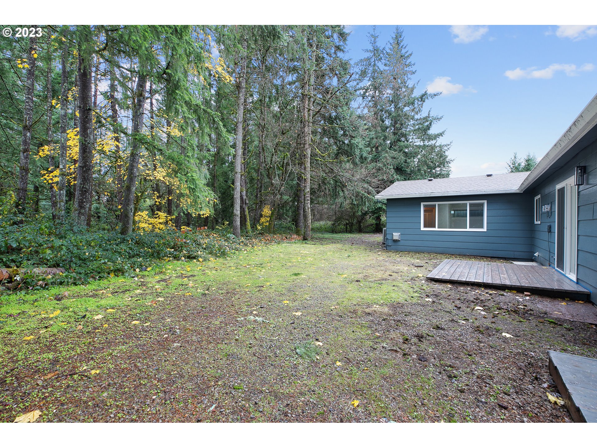 25331 South Larkin Road Beavercreek, OR 97004 - Photo 39 of 44 a backyard of a house with lots of green space