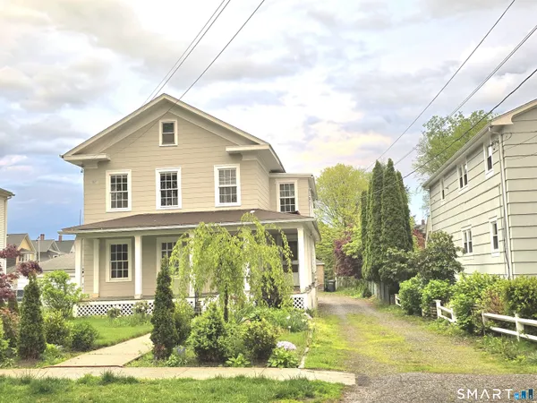 $2,500 | 318 Grovers Avenue, Unit 1, Bridgeport, CT 06605