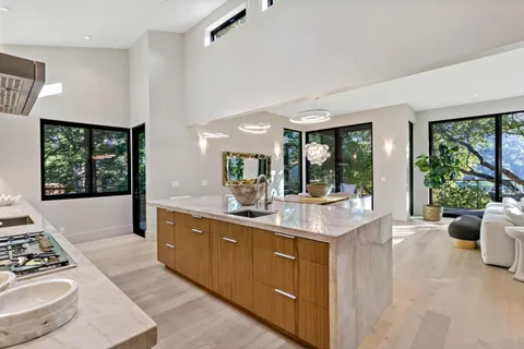$4,795,000 | 8 Hawkview Street, Portola Valley, CA 94028