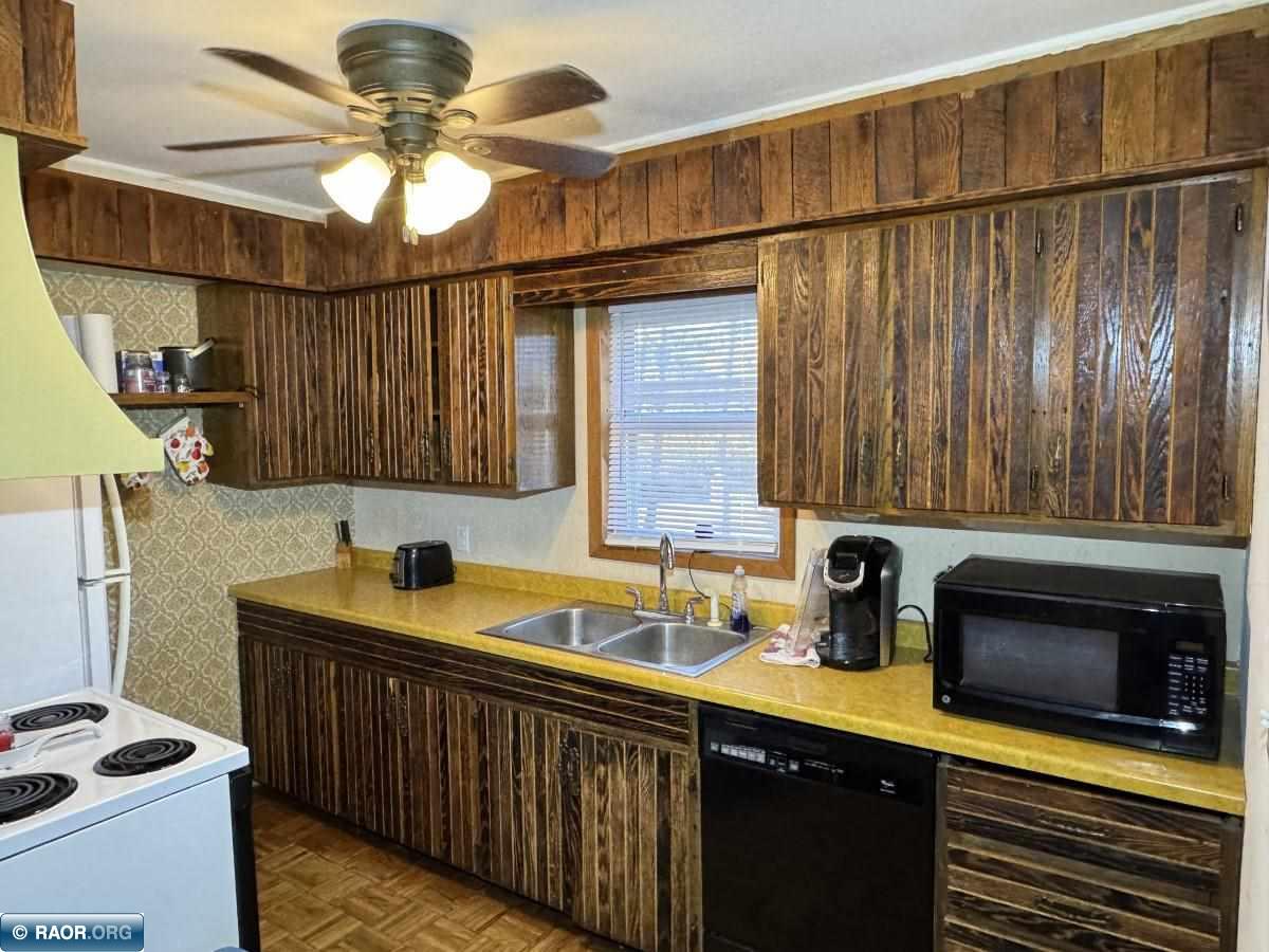 410 9th Street Southwest Chisholm, MN 55719 - Photo 23 of 45