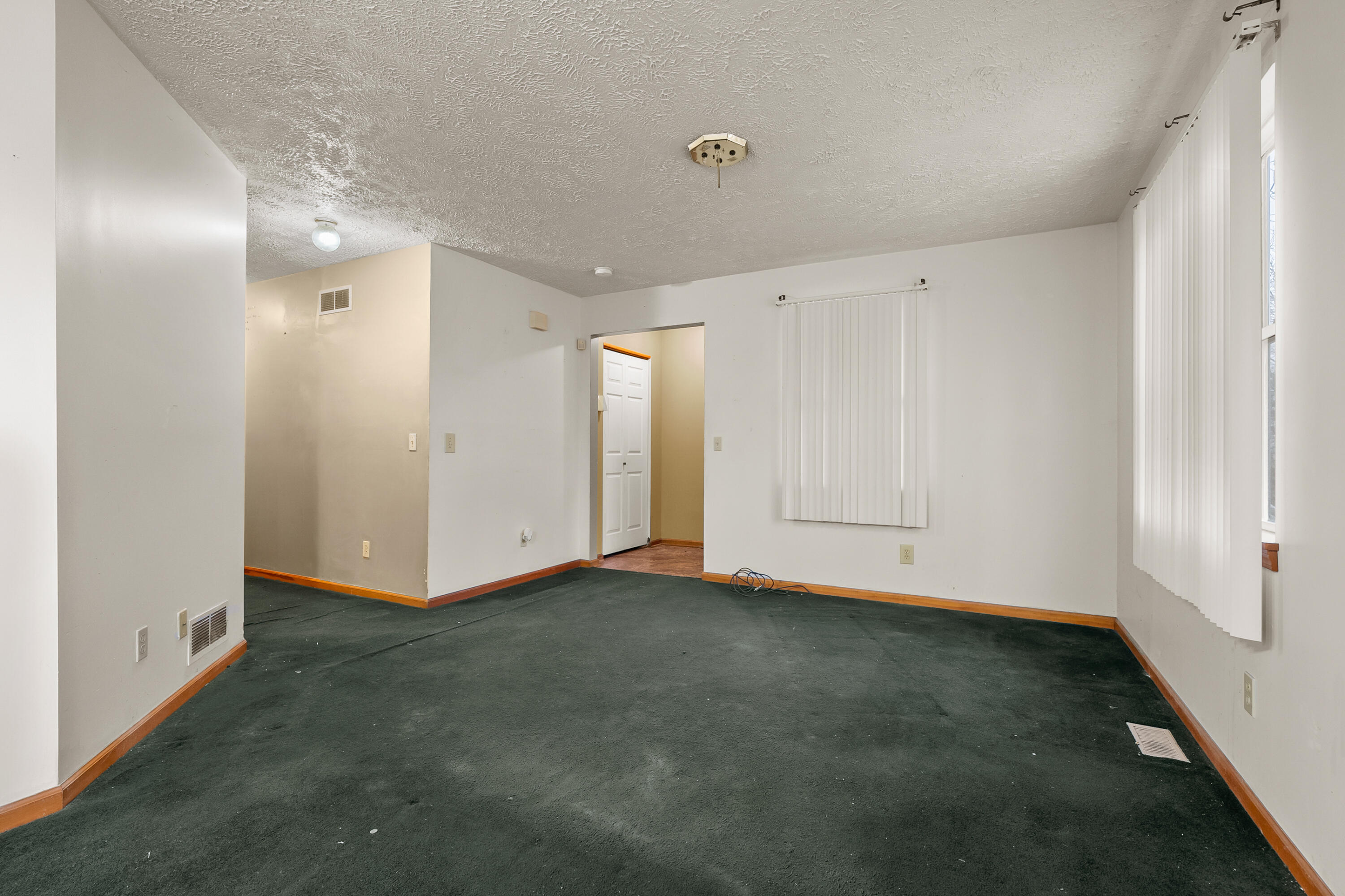 320 Phelps Avenue Kalamazoo, MI 49048 - Photo 3 of 26 Phelps Ave 320 Kalamazoo 49048-5