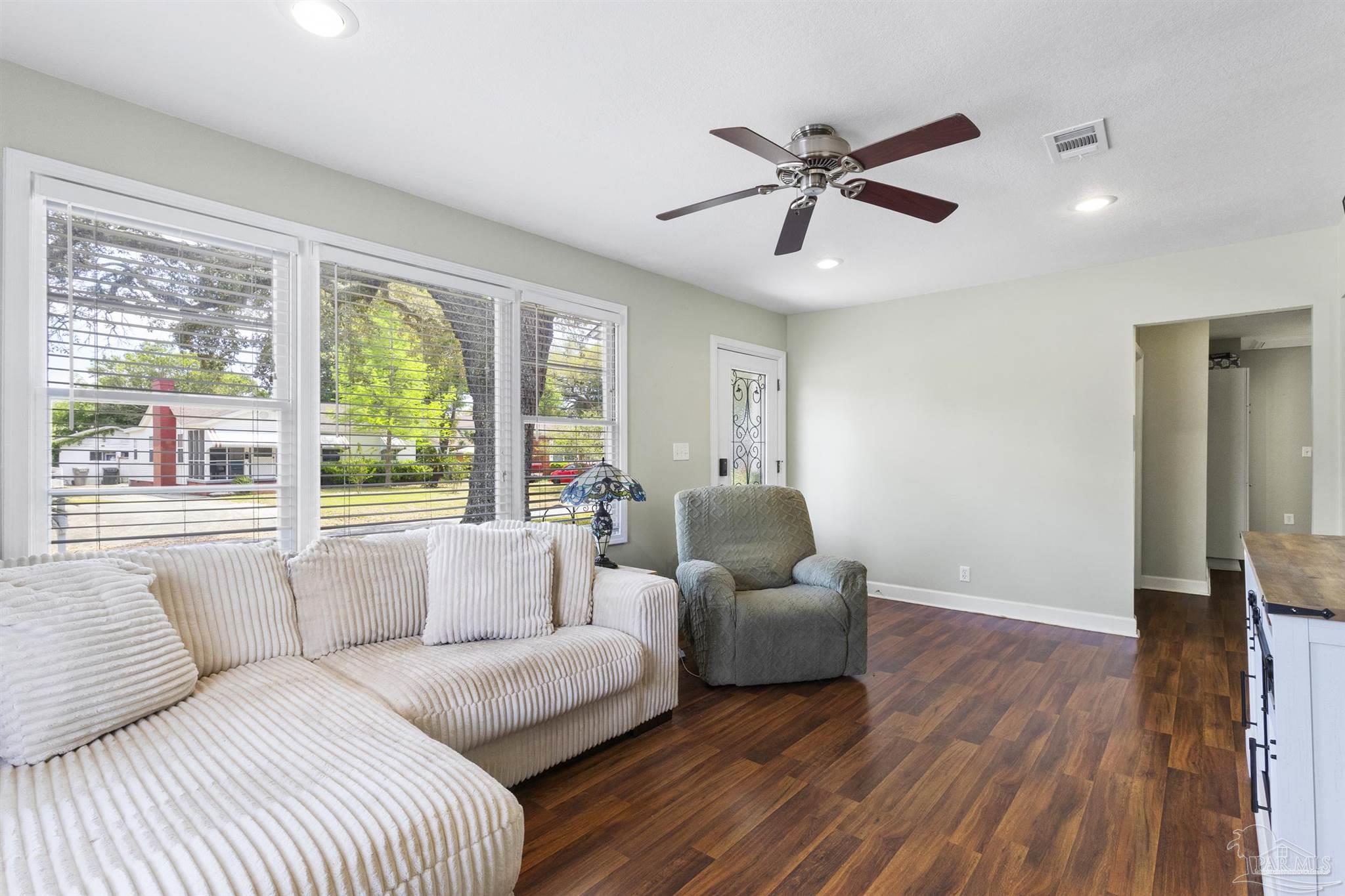 307 Payne Road Pensacola, FL 32507 - Photo 4 of 20 Gallery Image 4