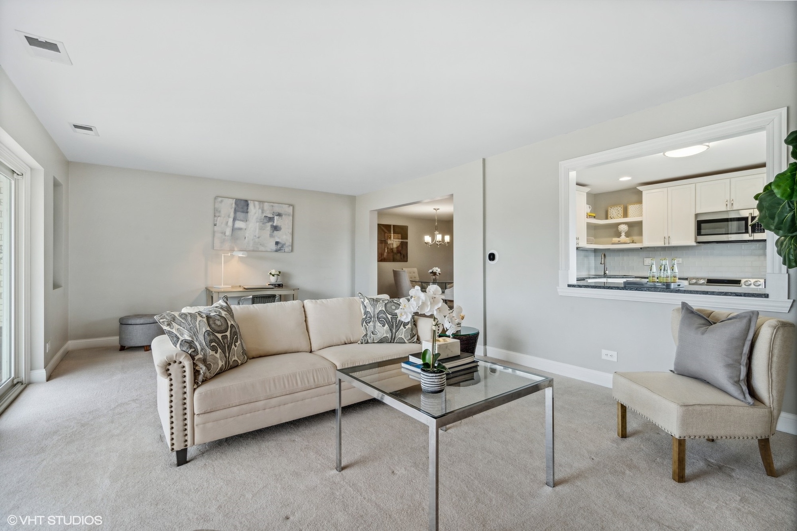 715 Ridge Road, Unit 4A Wilmette, IL 60091 - Photo 3 of 17 a living room with furniture and a table