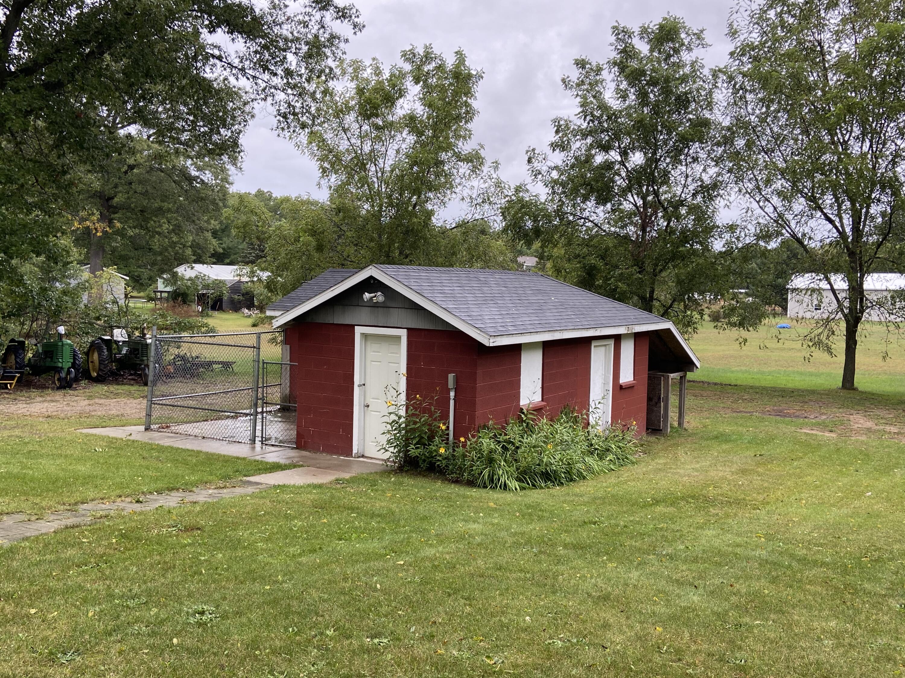 4552 West Meinert Park Road Montague, MI 49437 - Photo 15 of 16 Garage /Storage