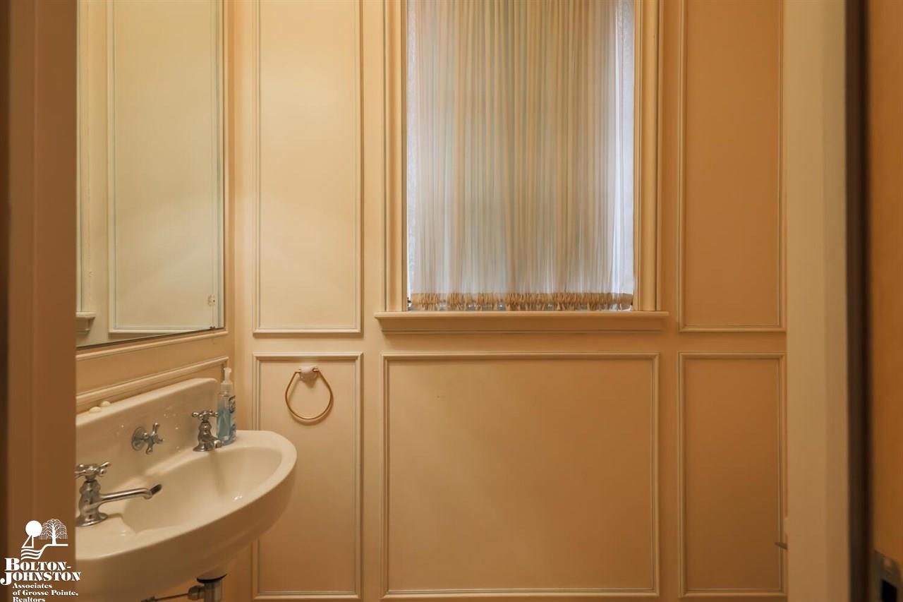 193 Ridge Road Grosse Pointe Farms, MI 48236 - Photo 13 of 60