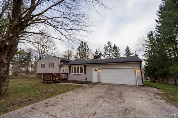 $299,900 | 129 Knoll Wood Circle, Ava, NY 13303