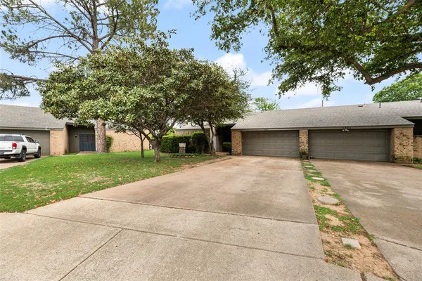 $289,900 | 1801 Woodview Court, Grand Prairie, TX 75050