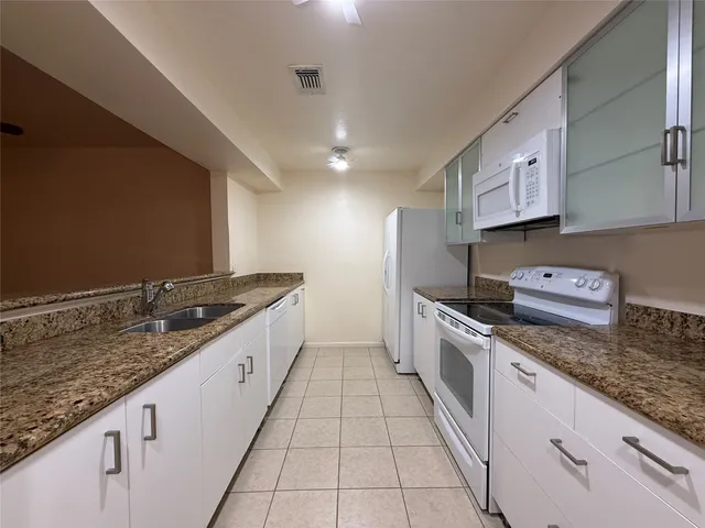 $1,800 | 1629 South Kirkwood Road, Unit 202, Houston, TX 77077