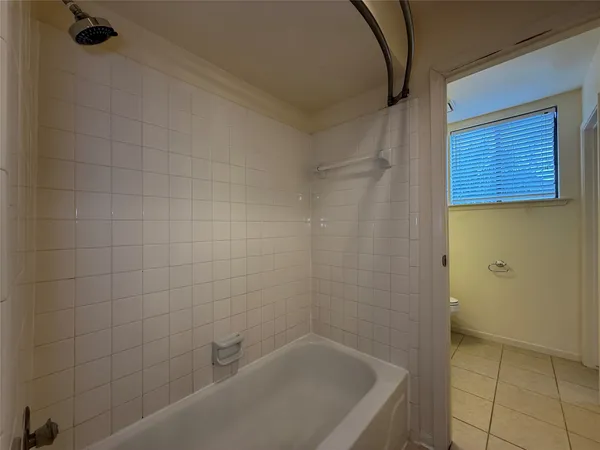 $1,800 | 1629 South Kirkwood Road, Unit 202, Houston, TX 77077