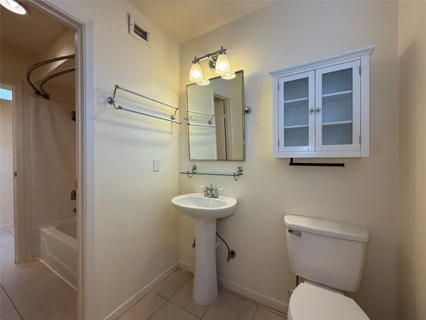 $1,800 | 1629 South Kirkwood Road, Unit 202, Houston, TX 77077