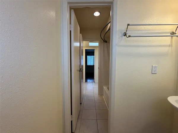 $1,800 | 1629 South Kirkwood Road, Unit 202, Houston, TX 77077