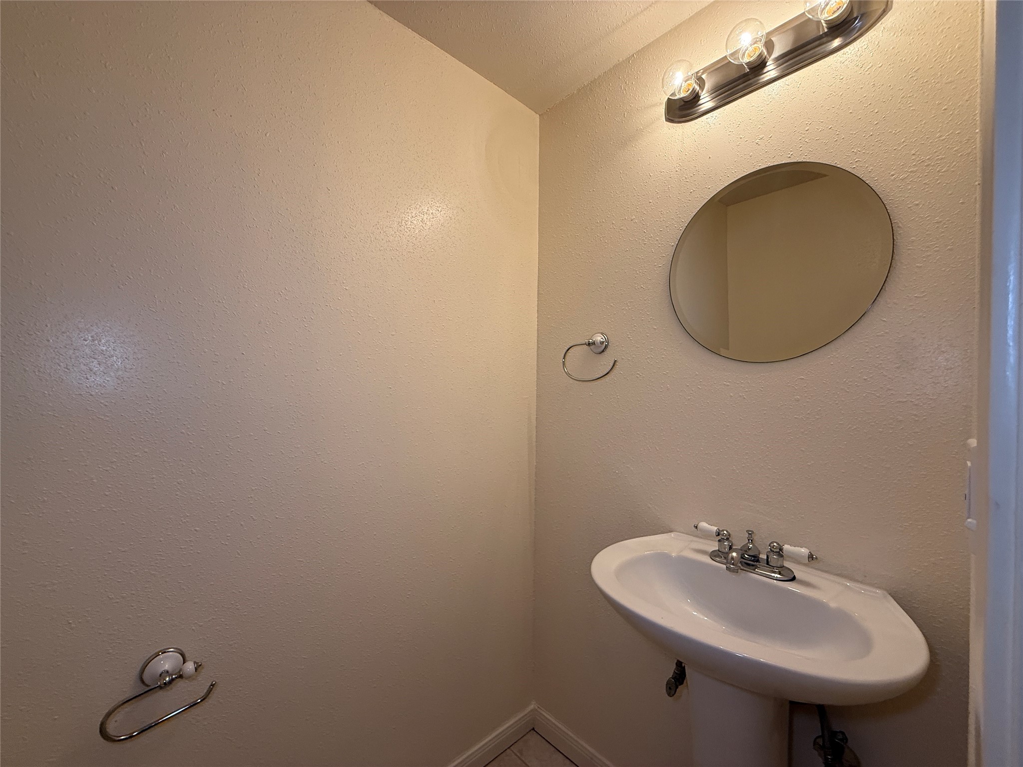 1629 South Kirkwood Road, Unit 202 Houston, TX 77077 - Photo 7 of 25 Half bath down