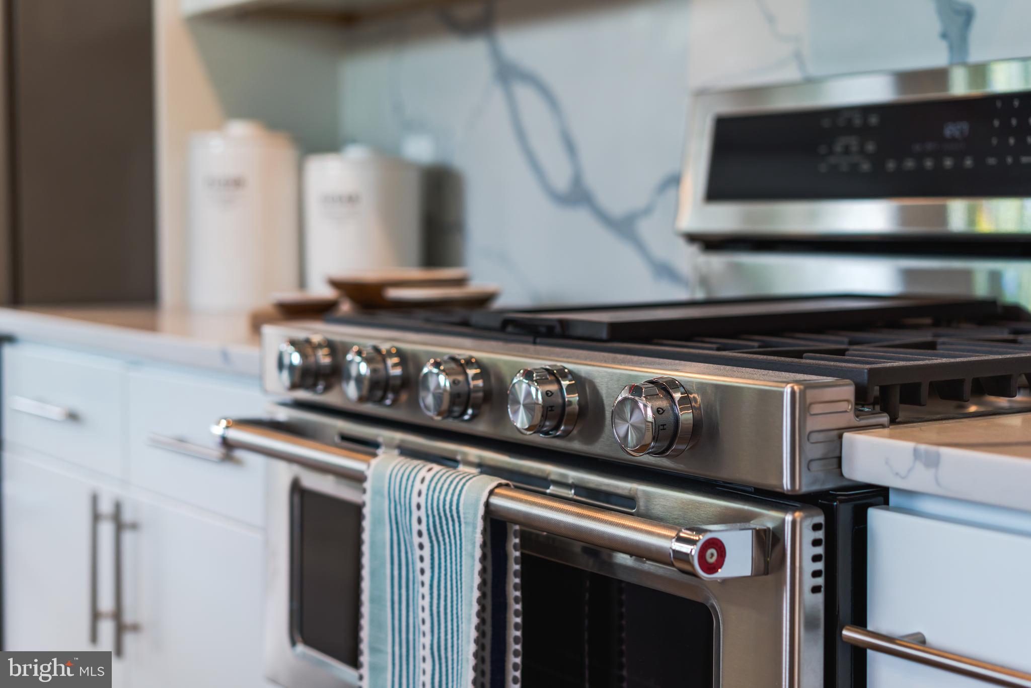 433 Park Road Northwest, Unit 2 Washington, DC 20010 - Photo 12 of 52 Gas Cooking; SS Kitchenaid Appliance Suite