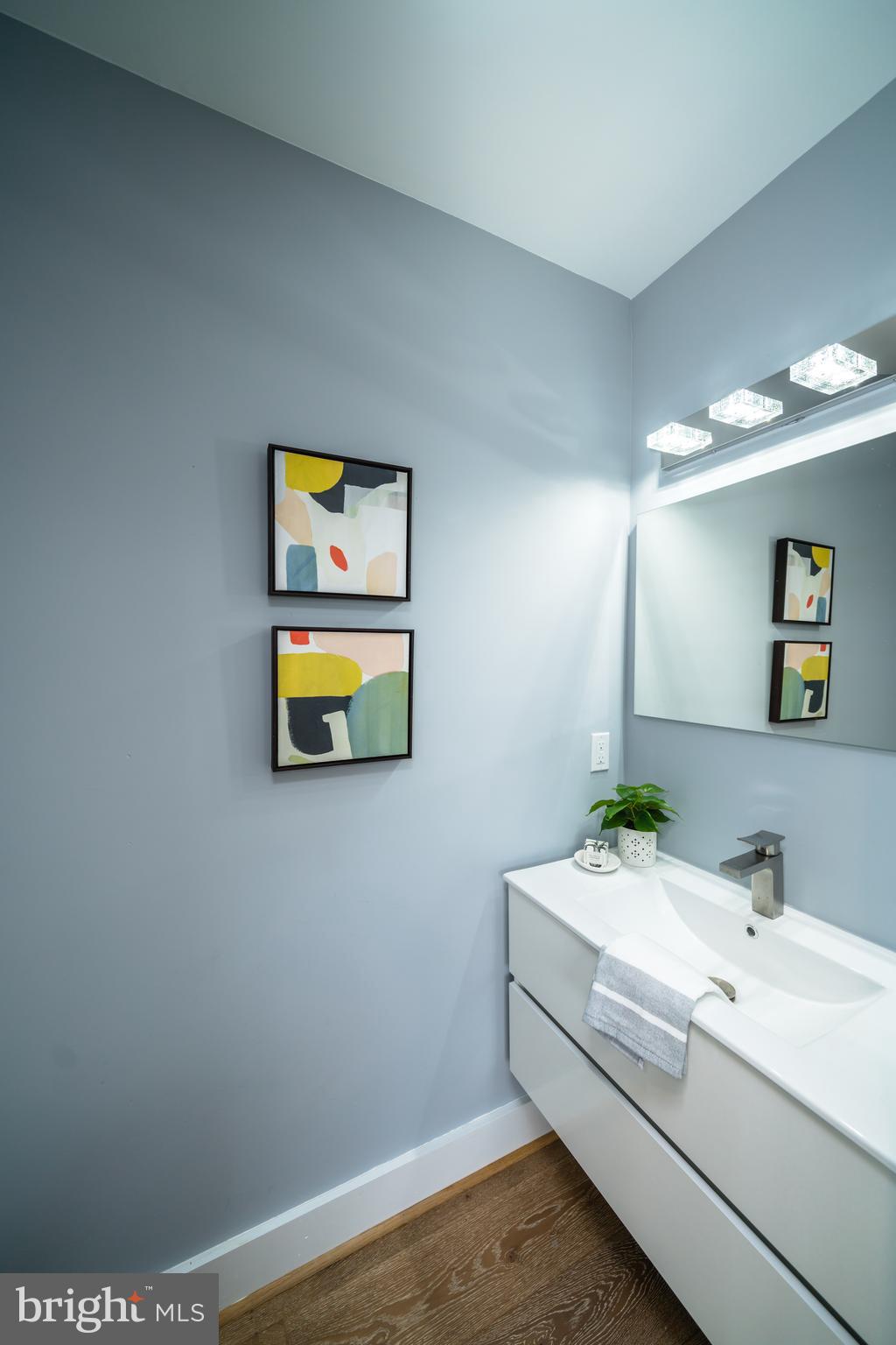 433 Park Road Northwest, Unit 2 Washington, DC 20010 - Photo 15 of 52 Half Bath on Main Level