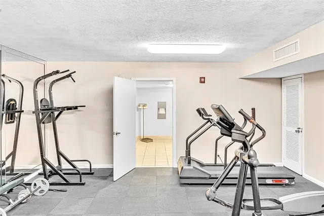 $4,000 | 525 North Ocean Boulevard, Unit 624, Pompano Beach, FL 33062