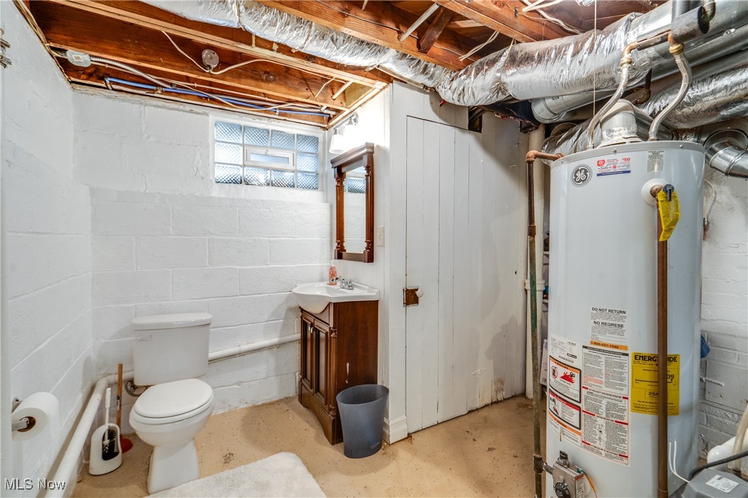 1375 Gordon Road Lyndhurst, OH 44124 - Photo 28 of 34 Below grade area featuring gas water heater