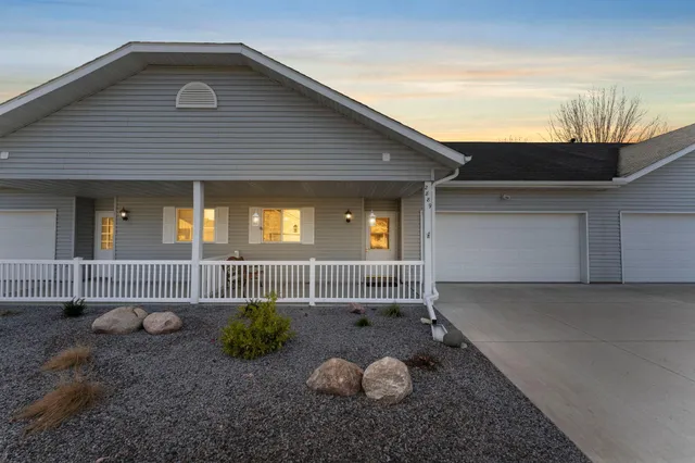 $329,000 | 2889 Long Lake Drive, Stillwater, MN 55082