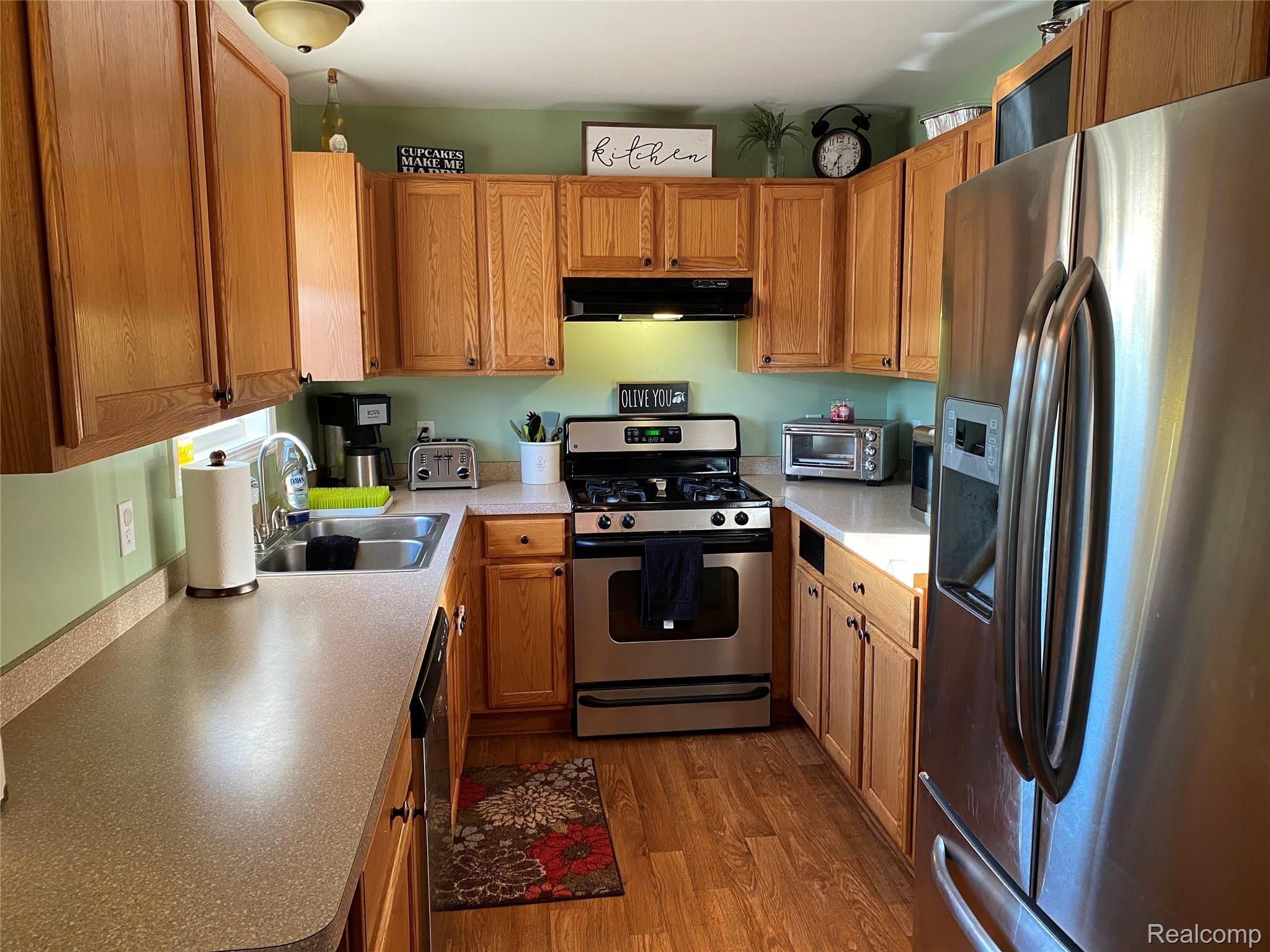 5058 Gregory Road Gregory, MI 48137 - Photo 10 of 33 full kitchen.jpg
