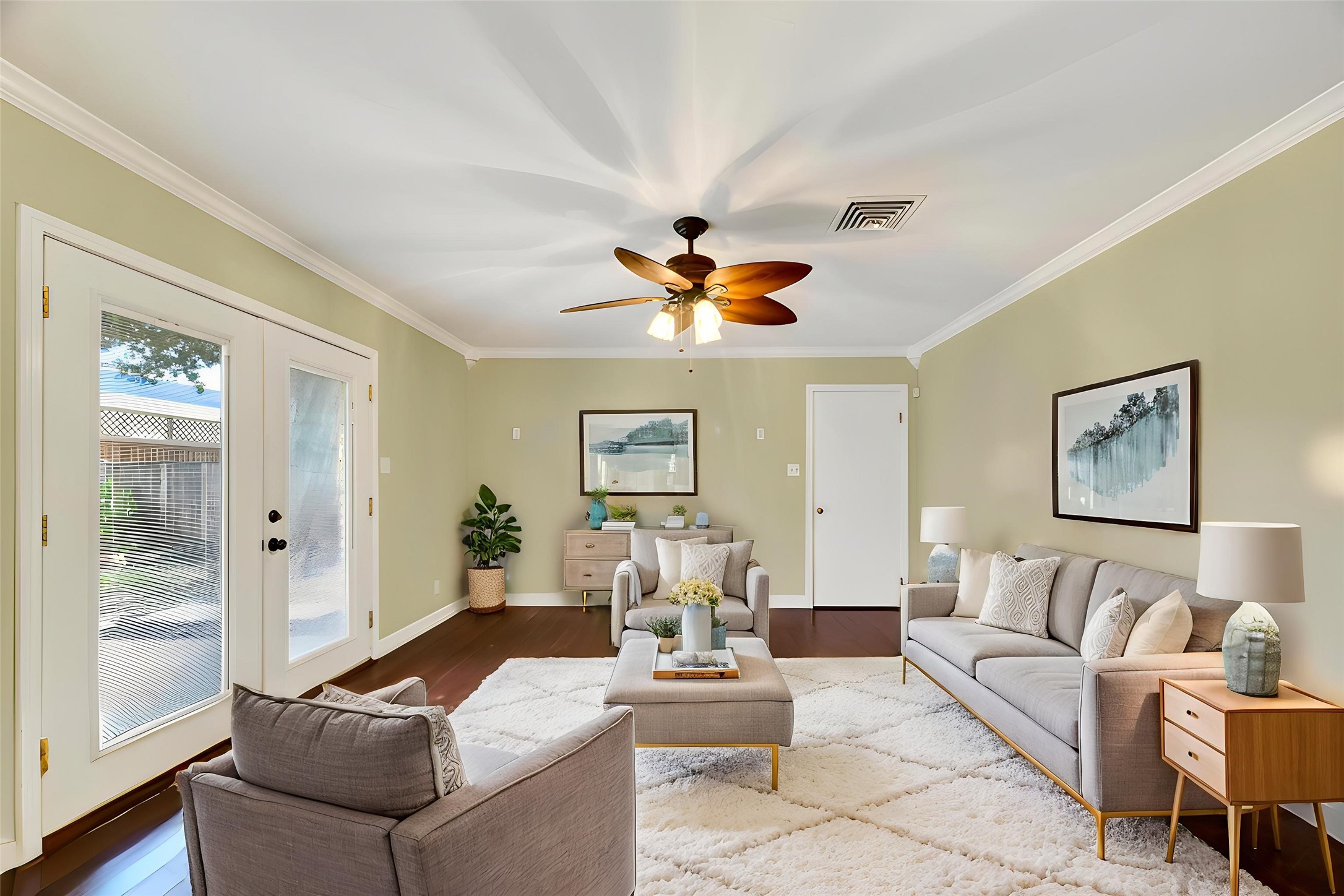 5411 Spellman Road Houston, TX 77096 - Photo 6 of 43 Photo has been virtually staged