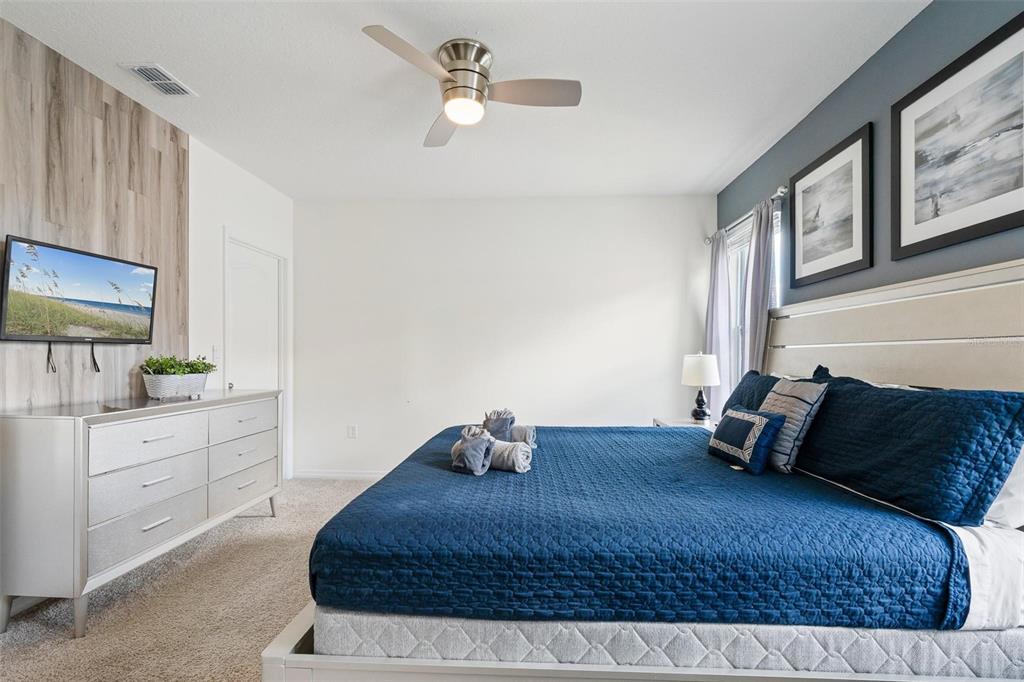 7841 Oak Reflection Loop Davenport, FL 33837 - Photo 18 of 44 a bedroom with a bed and window