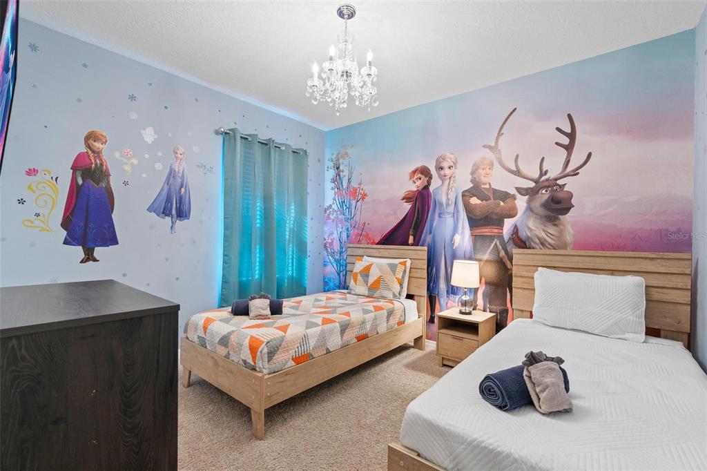 7841 Oak Reflection Loop Davenport, FL 33837 - Photo 29 of 44 a bedroom with two beds and painting on the wall