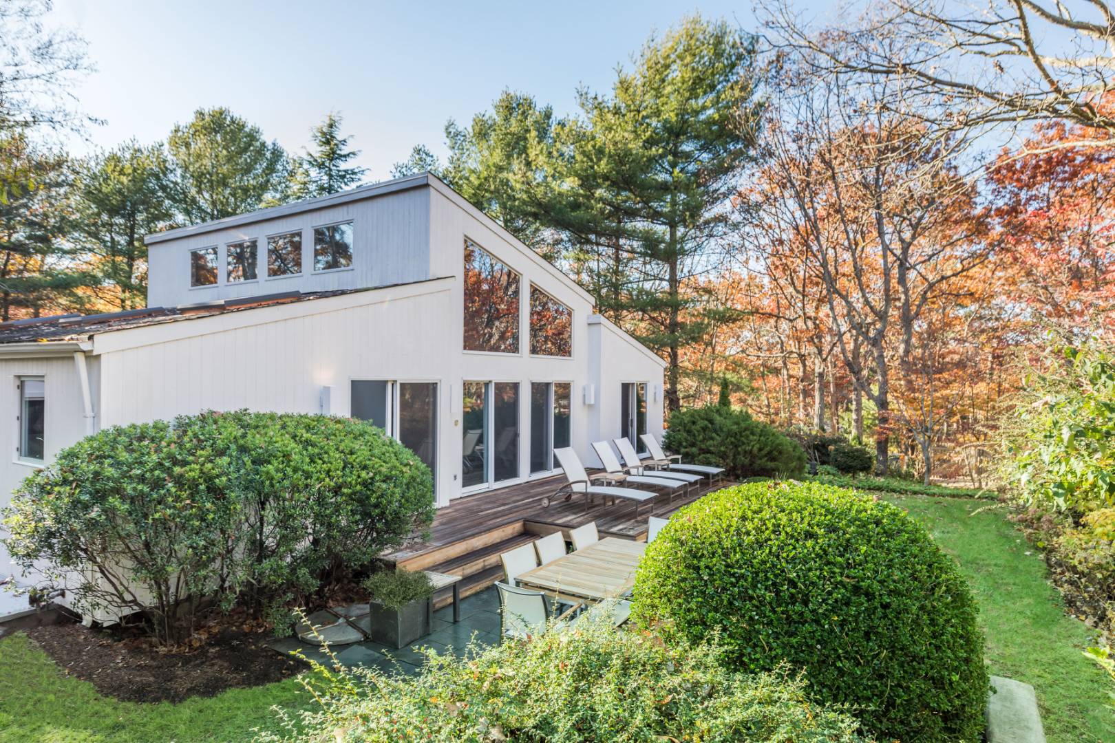 132 Springy Banks Road East Hampton, NY 11937 - Photo 7 of 37 a view of a house with a yard