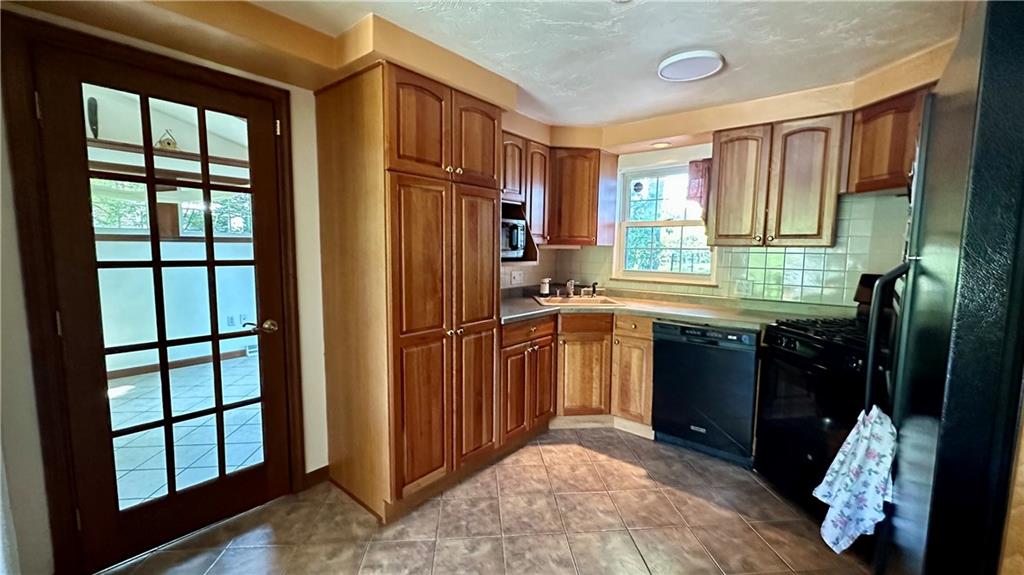 234 Rockingham Road Pittsburgh, PA 15238 - Photo 12 of 46 Gallery Image 12