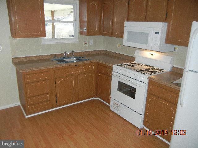 7103 Valley Park Road Capitol Heights, MD 20743 - Photo 2 of 16 Kitchen