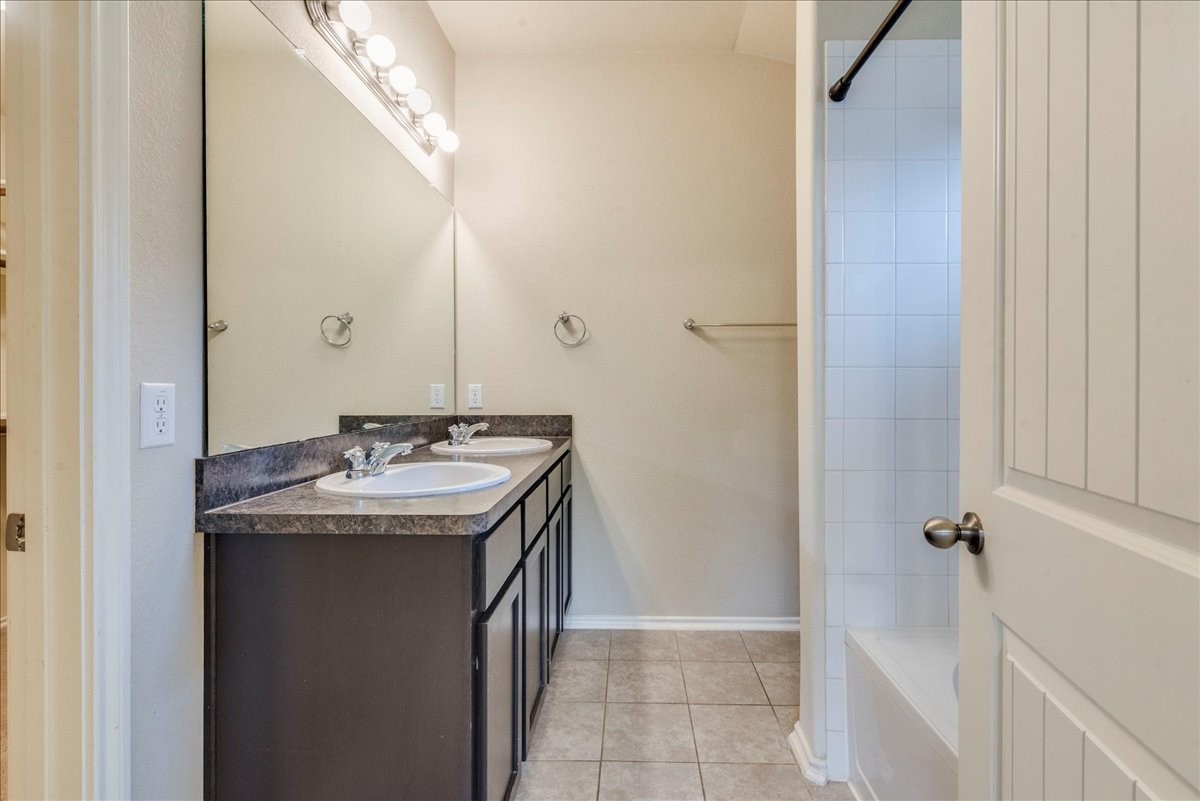 1061 Violet Lane Kyle, TX 78640 - Photo 13 of 34 Primary bath with dual vanity and shower bath combo
