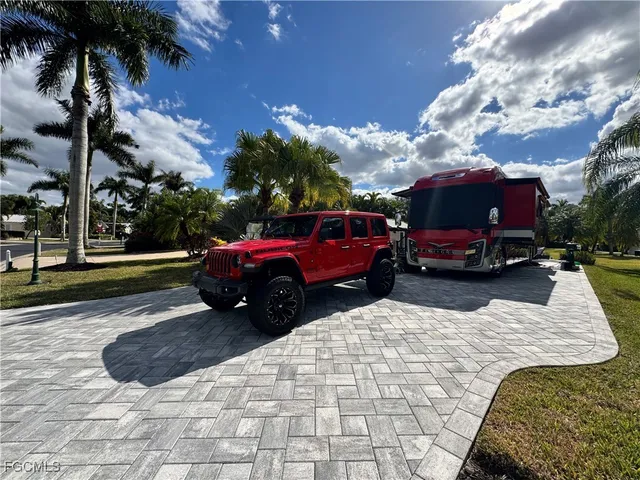 a view of a yard with cars on city street
