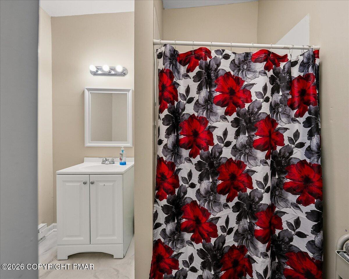 3084 Pleasant View Drive Gilbert, PA 18331 - Photo 21 of 25 27-HomeView_Media-3084_Pleasant_View_Dr