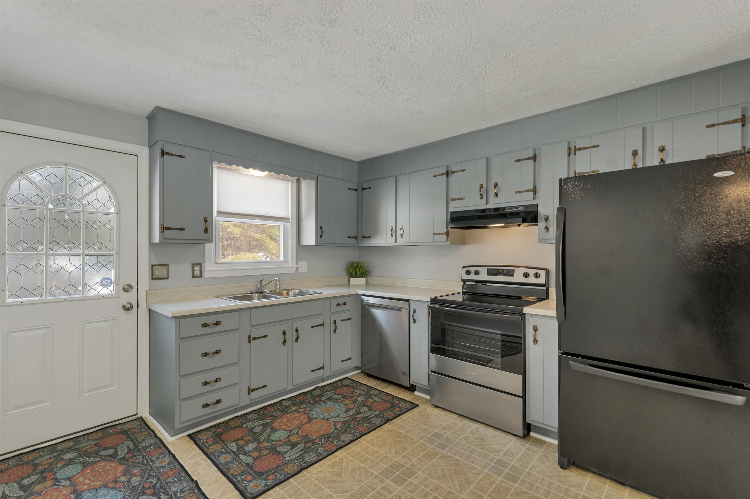 1102 Mammoth Road, Unit A & B Pelham, NH 03076 - Photo 12 of 56