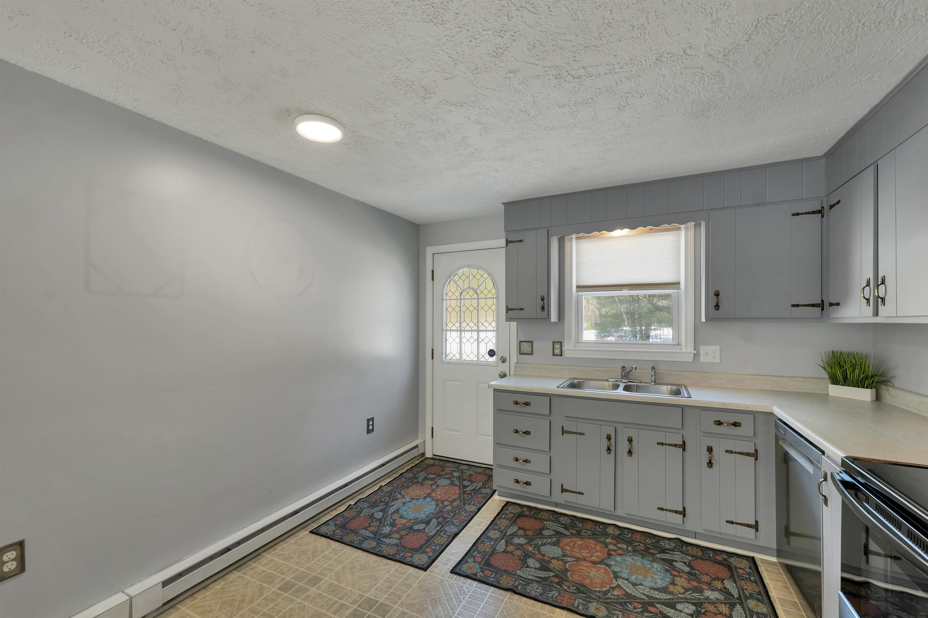 1102 Mammoth Road, Unit A & B Pelham, NH 03076 - Photo 14 of 56