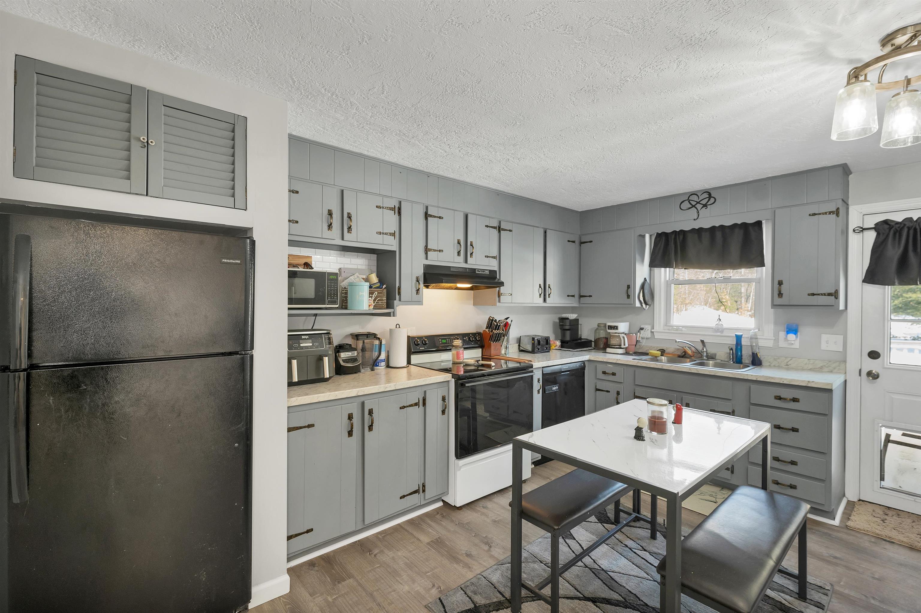 1102 Mammoth Road, Unit A & B Pelham, NH 03076 - Photo 33 of 56