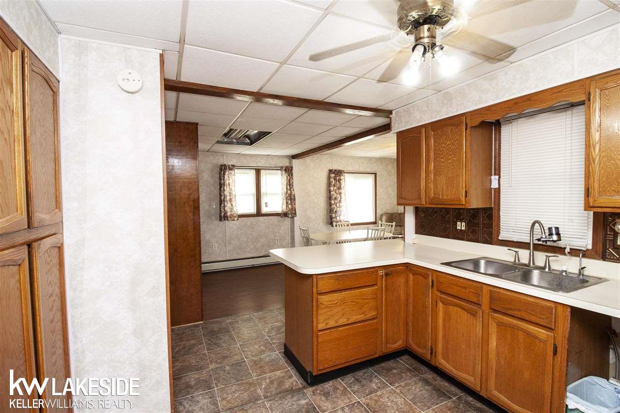 1256 South Vassar Road Burton, MI 48509 - Photo 7 of 22 50050282-6.JPG