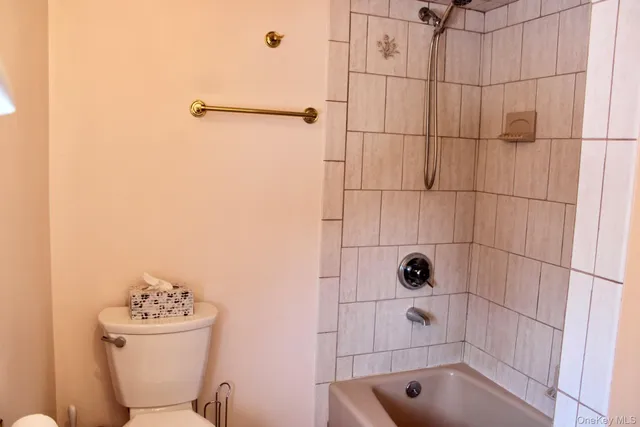 $3,500 | 23 Thompson Place, Lynbrook, NY 11563