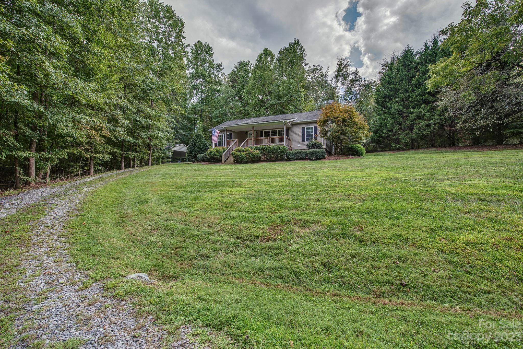 a view of a house with a yard