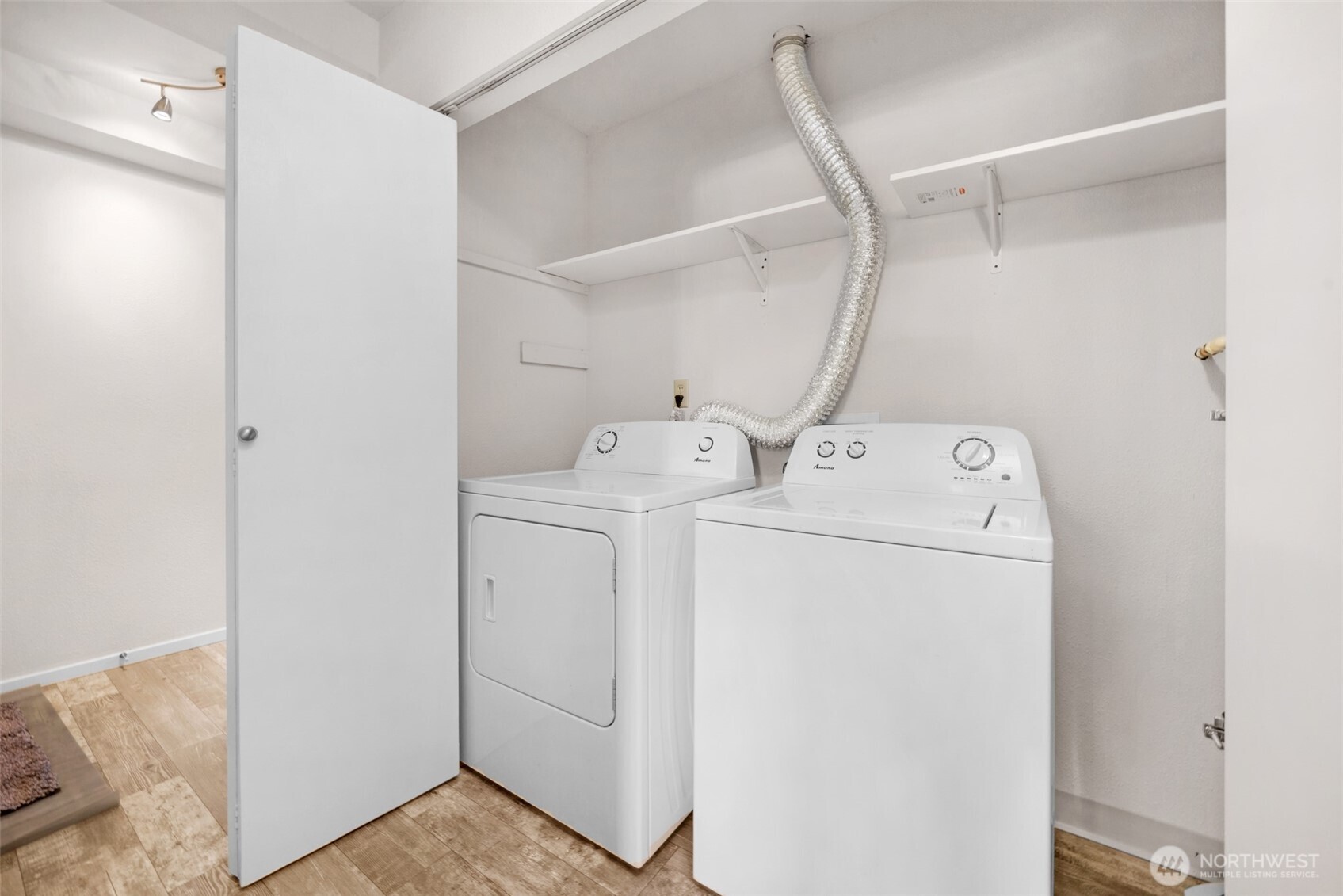 5300 Harbour Pointe Boulevard, Unit 307A Mukilteo, WA 98275 - Photo 18 of 25 a utility room with dryer and washer