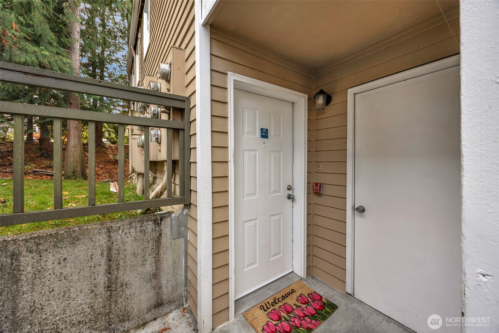 5300 Harbour Pointe Boulevard, Unit 307A Mukilteo, WA 98275 - Photo 20 of 25 front view of a house