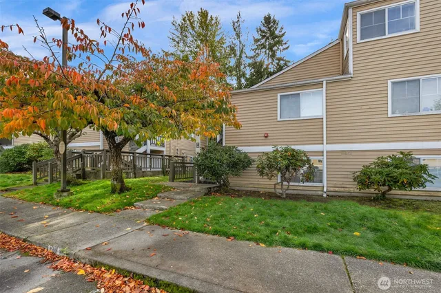 $269,950 | 5300 Harbour Pointe Boulevard, Unit 307A, Mukilteo, WA 98275
